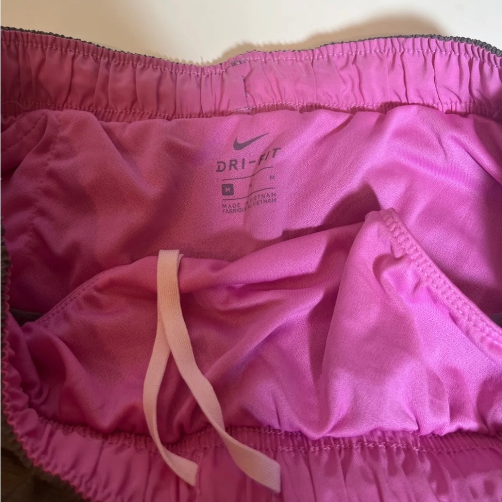 PRE-OWNED NIKE WOMEN'S DRY FIT TEMP SHORTS- GRAY & PINK- MEDIUM - Picture 5 of 5
